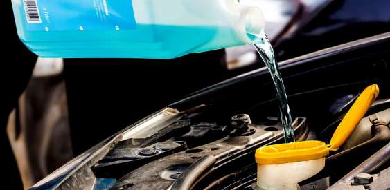Проведение замены масел и технических жидкостей в автомобиле